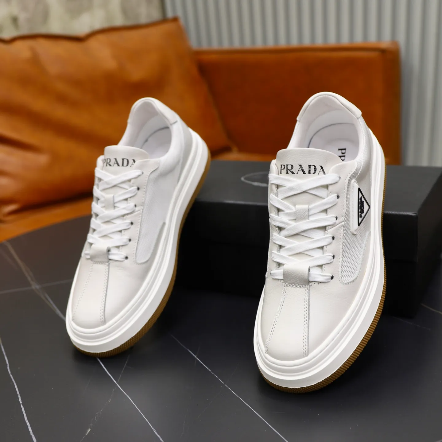 Ex-factory price: 440💰🙅‍♂️🙅‍♂️🙅‍♂️ Brand: PRADA Standard code: 38–44 (45 can be customized) Grade: Same as the official website Material: Original cowhide fabric Comfortable pigskin lining Lightweight wear-resistant outsole Style category: Men's fashionable casual shoes and boots Running sports shoes Distinguished luxury brand elements Top luxury Color: actual picture color